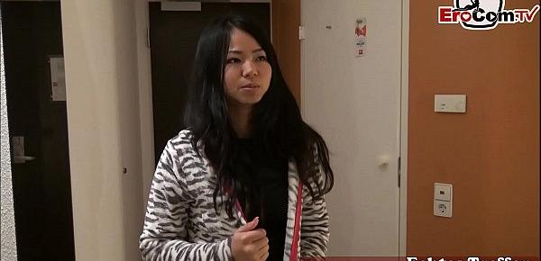  Asiatische Studentin geht in deutschland ihrem Freund fremd und macht Gesichtsbesamung